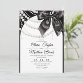 White and Black Bow Pearls Modern Elegant Wedding 招待状 (スタンド正面)