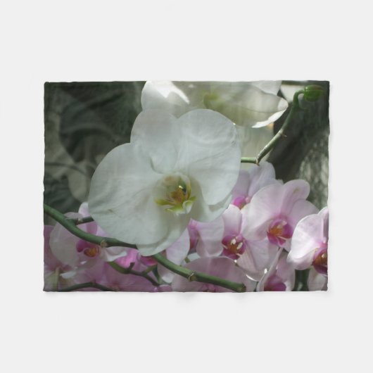 White and Purple Orchids フリースブランケット (正面(横))