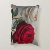 White and Red Rose Home Decor Pillow アクセントクッション (裏面(縦))