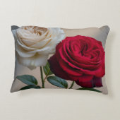 White and Red Rose Home Decor Pillow アクセントクッション (裏面)