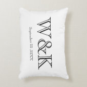 White & black monogram wedding keepsake  アクセントクッション (正面(垂直))