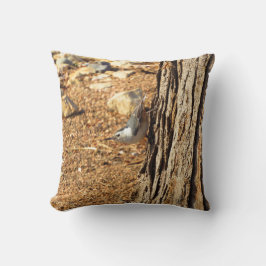 White-breasted Nuthatch Throw Pillow クッション
