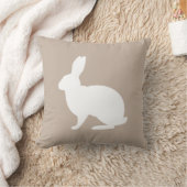 White Bunny Silhouette On Beige Stylish Easter クッション (ブランケット)