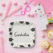 White Cap & Confetti Graduation ペーパープレート (パーティー)
