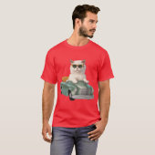 White Cat with Shades Driving a Tシャツ (正面フル)