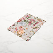 White Cats Pink Roses Floral Holiday Card 箔シーズンポストカード (回転した状態)