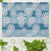 White chamomile flowers on striped blue background キッチンタオル (折り畳み)