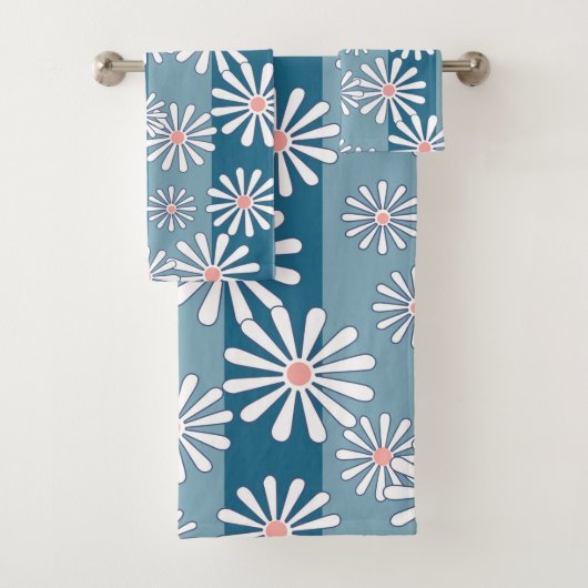 White chamomile flowers on striped blue background バスタオルセット (インサイチュ)