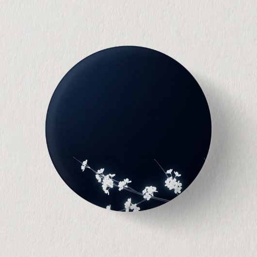 White Cherry Blossom Navy Background 缶バッジ (正面)