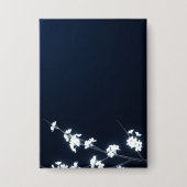 White Cherry Blossom Navy Background 缶バッジ (正面)