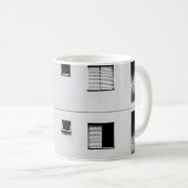 White concrete building コーヒーマグカップ (正面右)