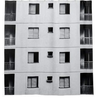 White concrete building シャワーカーテン