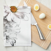 White Daisy Bloom Kitchen Towel–Fresh Floral Decor キッチンタオル (四つ折り)
