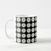 White Daisy Floral Pattern on Black コーヒーマグカップ (左)