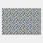 White English Daisies on Dark Blue ラッピングペーパーシート (正面)