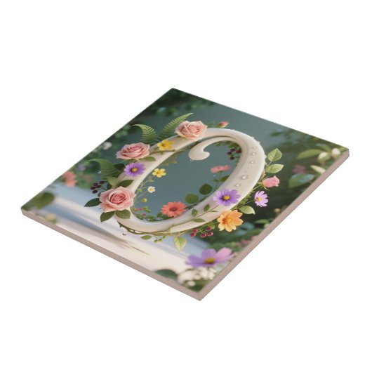 White Floral Garden Monogram Letter O タイル (側面)