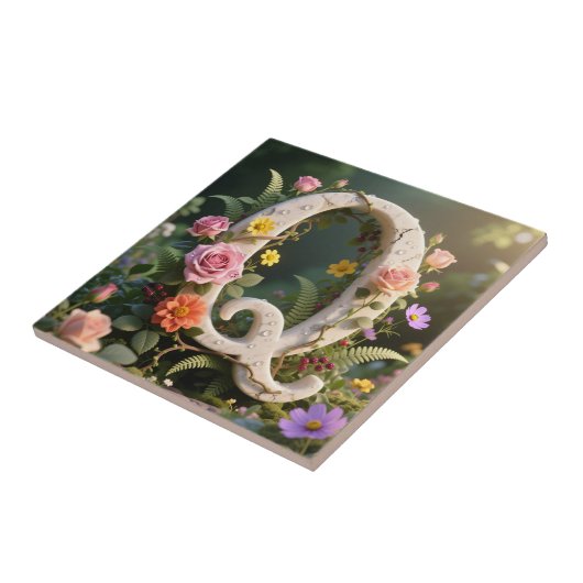 White Floral Marble Monogram Letter Q タイル (側面)