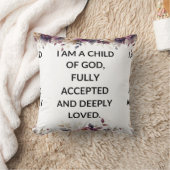 White floral pillow with a simple religious quote クッション (ブランケット)