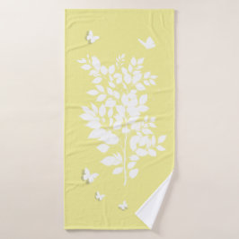 White leafy branch and butterflies in profile バスタオル