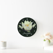 White Lotus Lily Flower Personalized ラウンド壁時計 (ホーム)