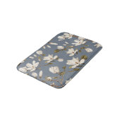 White Magnolia Grove on Slate Blue Elegant Floral  バスマット (アングル)