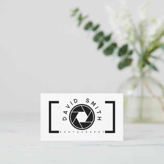 White Minimalist Camera Photographer Business Card 名刺 (スタンド正面)