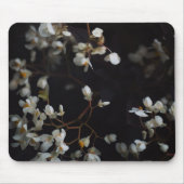 White moody flowers on dark background マウスパッド (正面)