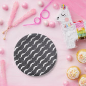 White Mustache Pattern on Chalkboard Little Man ペーパープレート (パーティー)