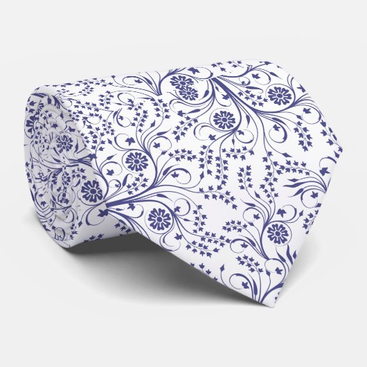White neck tie with elegant blue floral pattern ネクタイ (ロール)