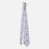 White neck tie with elegant blue floral pattern  ネクタイ (裏面)