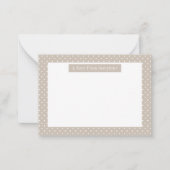 White On Beige Polka Dots Pattern Custom Text ノートカード (正面)