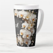 White Orchid Floral Wreath With Pearls and Gold カフェラテマグ (右アングル)