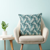 White Peacocks on Teal Throw Pillow クッション (椅子)