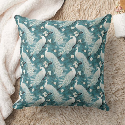 White Peacocks on Teal Throw Pillow クッション (ブランケット)