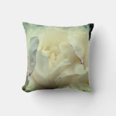 White Peony Flower Petals クッション (正面)