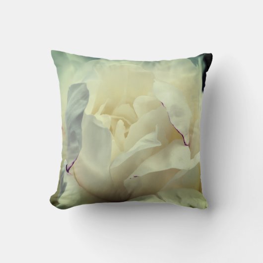 White Peony Flower Petals クッション (正面)