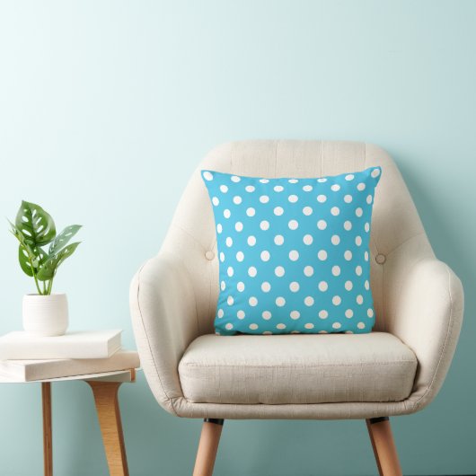 White Polka Dots on Aqua Blue Throw Pillow クッション (椅子)
