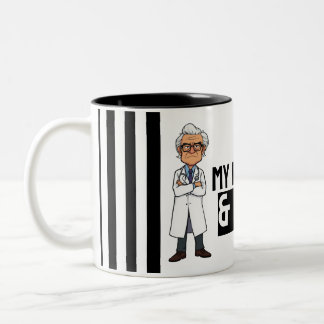 White Prison Stripe cartoon grumpy senior doctor ツートーンマグカップ