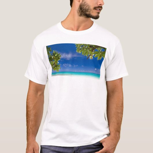 White sandy beach, Okinawa Tシャツ (正面)