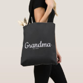 White Script Established Grandma トートバッグ (クローズアップ)