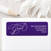 White Script Graduation Purple Return Address ラベル (インサイチュ)