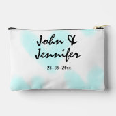 white simple minimal text style wedding blue heart アクセサリーポーチ (裏面)