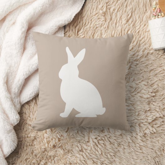 White Sitting Bunny Silhouette On Beige Easter クッション (ブランケット)