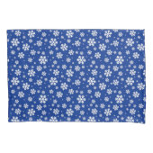 White Snowflakes on Dark Blue Winter Pattern 枕カバー (正面)