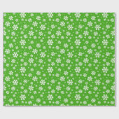 White Snowflakes on Green Winter Pattern ラッピングペーパー (フラット)