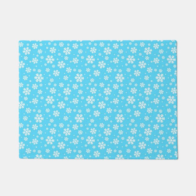 White Snowflakes on Light Blue Winter Pattern ドアマット (正面)