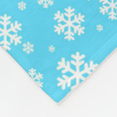 White Snowflakes on Light Blue Winter Pattern フリースブランケット (角)