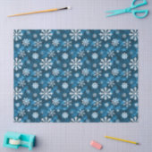 White Snowflakes Pattern On Blue Cool Winter 薄葉紙 (クラフト)
