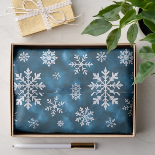White Snowflakes Pattern On Blue Cool Winter 薄葉紙 (ギフト)