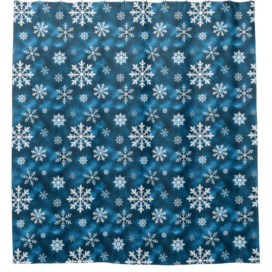 White Snowflakes Pattern On Cool Blue シャワーカーテン (正面)